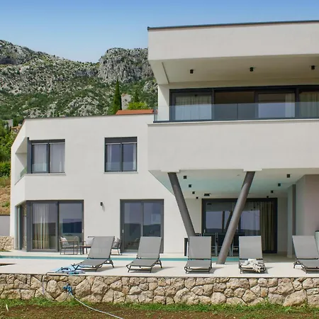Holiday home Cozy In With Outdoor Swimming Pool *